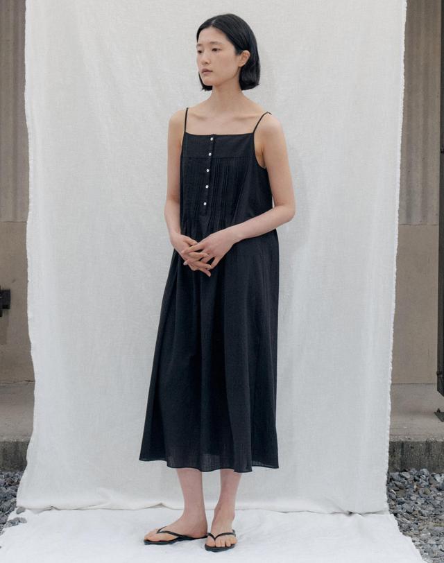 스텝어라운드 Pintuck Button Slip Dress_BLACK 착용컷
