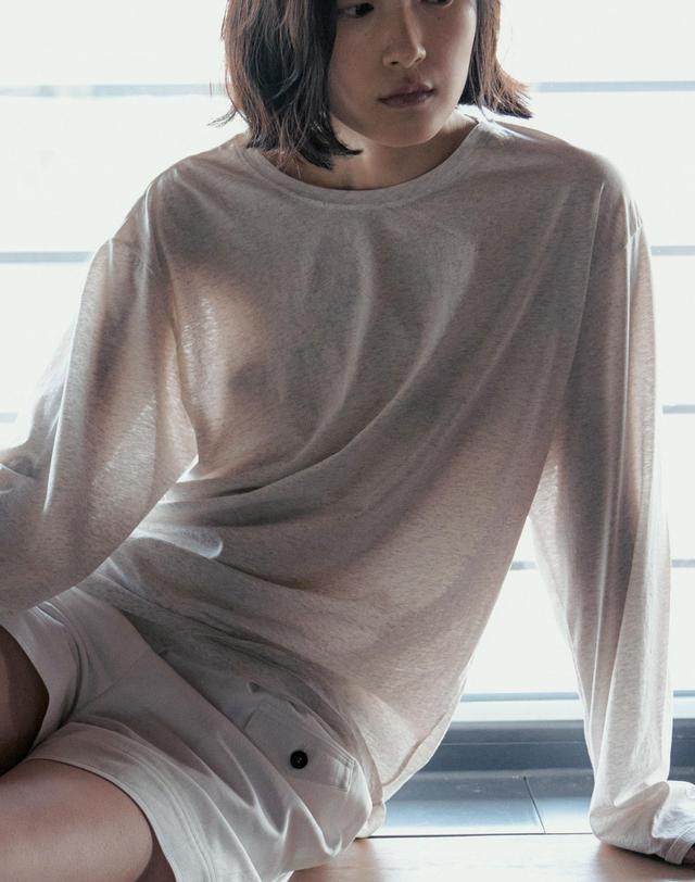 스텝어라운드 Loose Fit Cotton Long Sleeve Tee_OATMEAL 화이트 착용컷