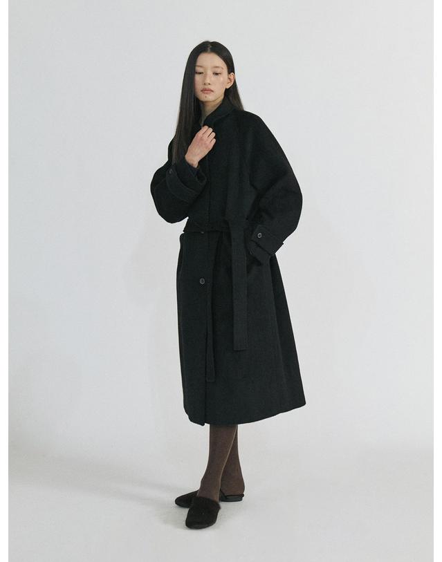 스텝어라운드 Merino Wool Balmacaan Loose Fit Belted Coat_BLACK 착용컷