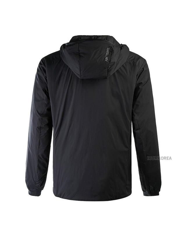 아크테릭스 [아크테릭스] FW25 남성 아톰 후드 자켓 X000009556 BLACK 착용컷