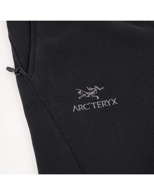 아크테릭스 [아크테릭스] FW25 남성 엠블럼 플리스 조거팬츠 X000010393 BLACK 착용컷