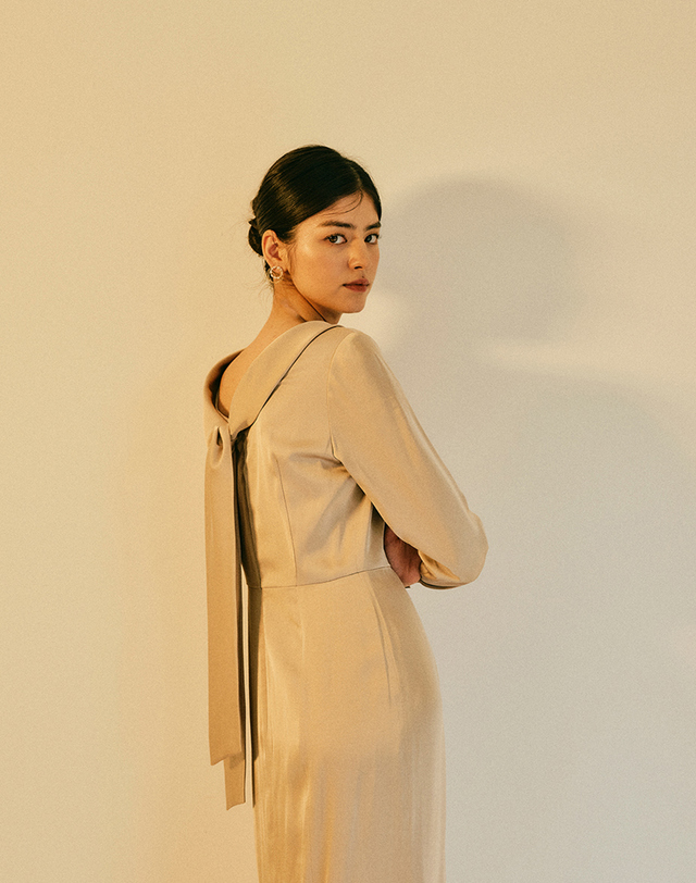 엠므 JACQUELINE dress_Gold Beige 착용컷