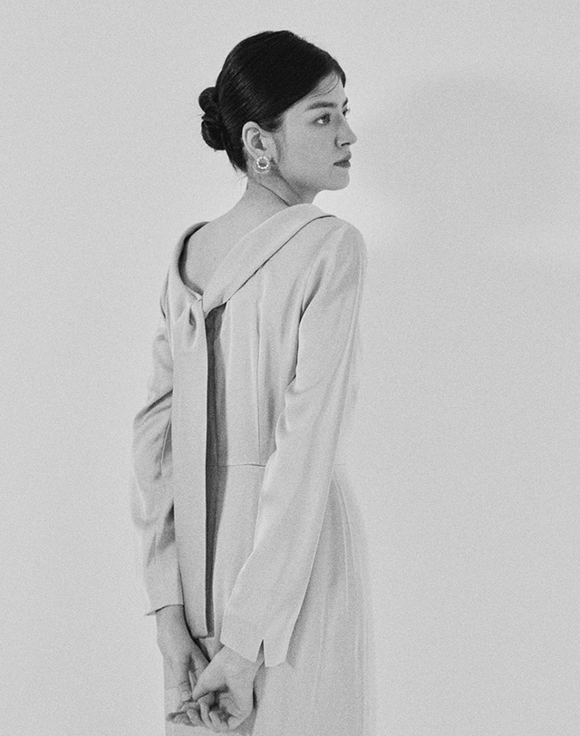 엠므 JACQUELINE dress_Gold Beige 착용컷