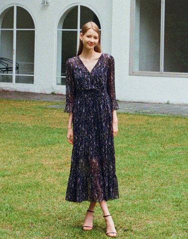 VANESSA  Vneck Flower Chiffon Tiered Dress_Black
