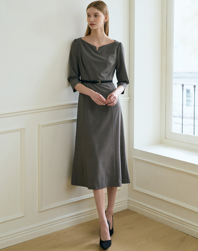 엠므 AVRIL Boat neck Semi Mermaid Belted Dress_Black 착용컷