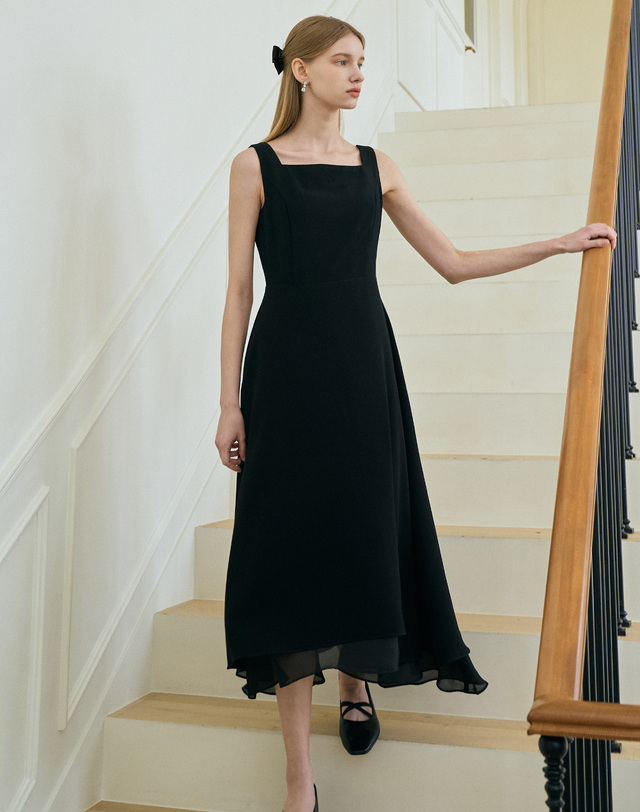 엠므 ARMIS Square neck Sleeveless Flared Dress_Black 착용컷