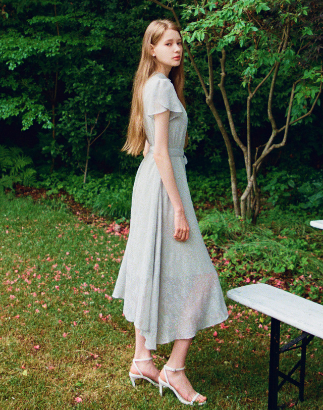 엠므 ELLA Mock neck Petal Sleeve Strap Dress_Mint 착용컷