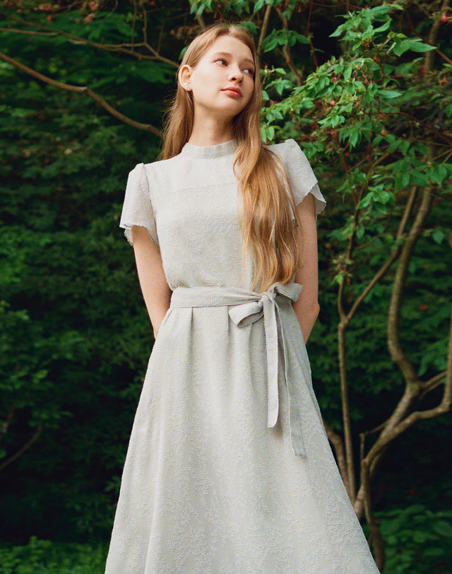 엠므 ELLA Mock neck Petal Sleeve Strap Dress_Mint 착용컷