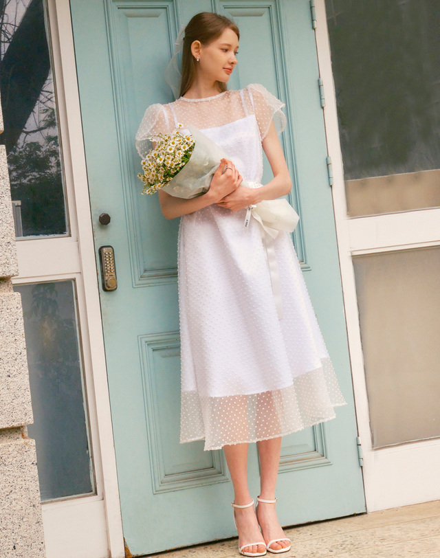 엠므 DAISY See-through Petal sleeve Lace dress_white 화이트 착용컷