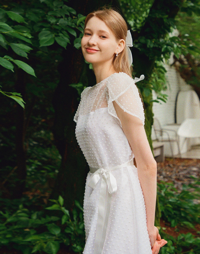 엠므 DAISY See-through Petal sleeve Lace dress_white 화이트 착용컷