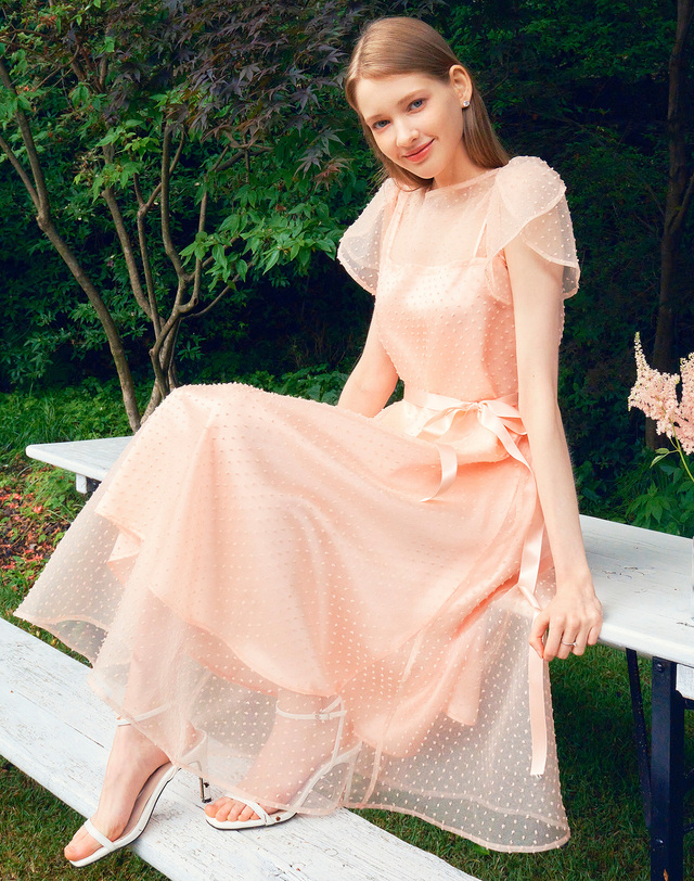 엠므 DAISY See-through Petal sleeve Lace dress_peach pink 피치 착용컷