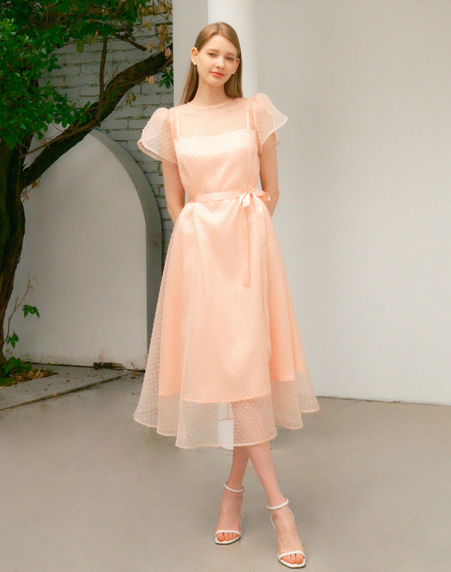 엠므 DAISY See-through Petal sleeve Lace dress_peach pink 피치 착용컷