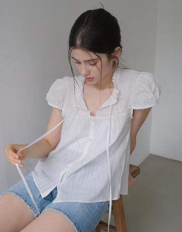 MINI RUFFLE LACE TRIM HALF SLEEVE BLOUSE_WHITE