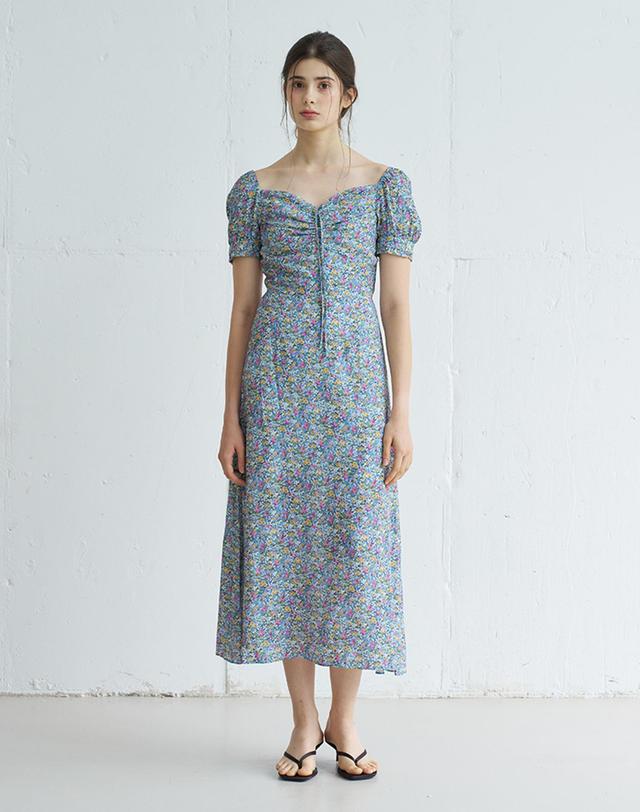 벰버 SUSHA HEART NECK FLORAL MIDI ONEPIECE_BLUE 블루 착용컷