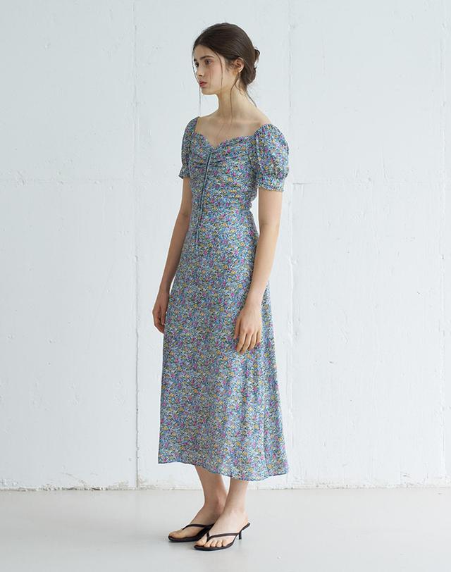 벰버 SUSHA HEART NECK FLORAL MIDI ONEPIECE_BLUE 블루 착용컷