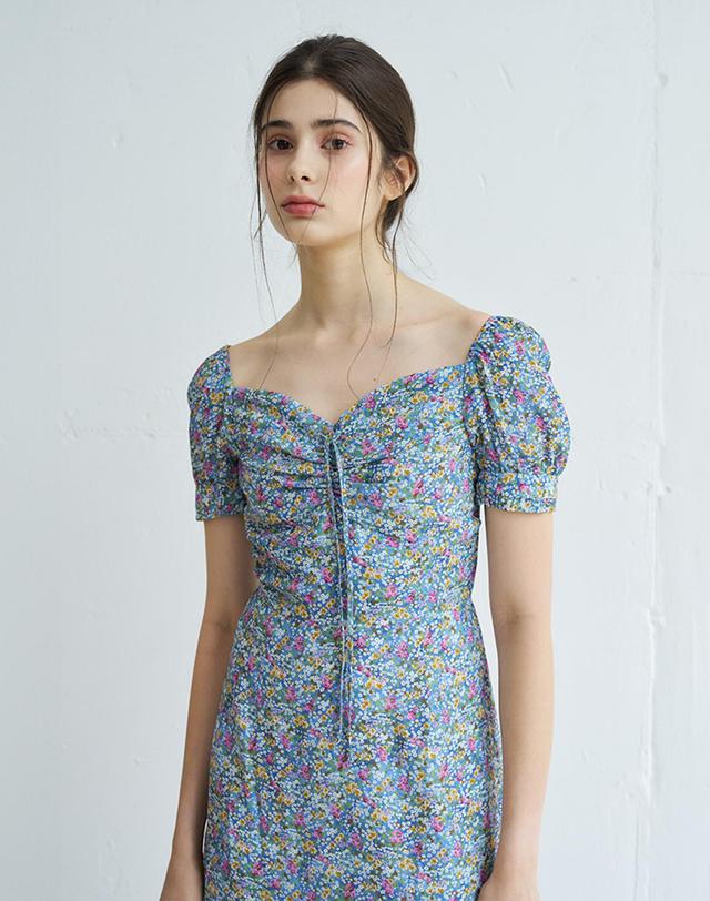 벰버 SUSHA HEART NECK FLORAL MIDI ONEPIECE_BLUE 블루 착용컷