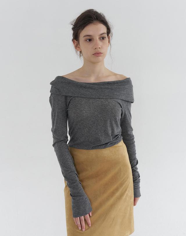 벰버 DRAPE OFF-SHOULDER LONG SLEEVE T-SHIRT_2COLOR 착용컷