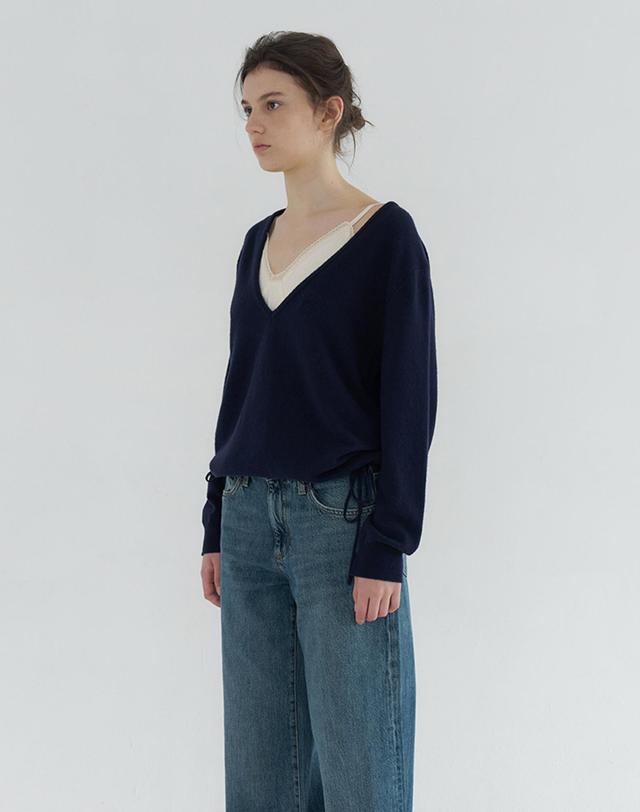 벰버 DEEP V-NECK STRING WOOL BLENDED KNIT_NAVY 네이비 착용컷