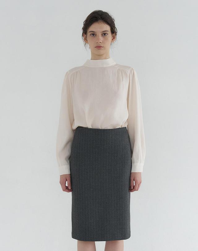 벰버 TWO-WAY LONG SLEEVE TIE BLOUSE_CREAM 아이보리 착용컷