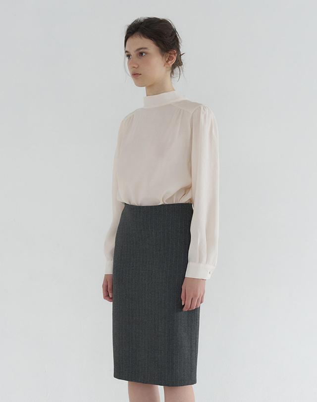 벰버 TWO-WAY LONG SLEEVE TIE BLOUSE_CREAM 아이보리 착용컷