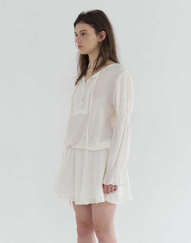 벰버 LACE PINTUCK ONEPIECE_IVORY 아이보리 착용컷