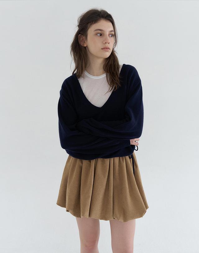 벰버 FAUX SUEDE BALLOON MINI SKIRT_BEIGE 베이지 착용컷