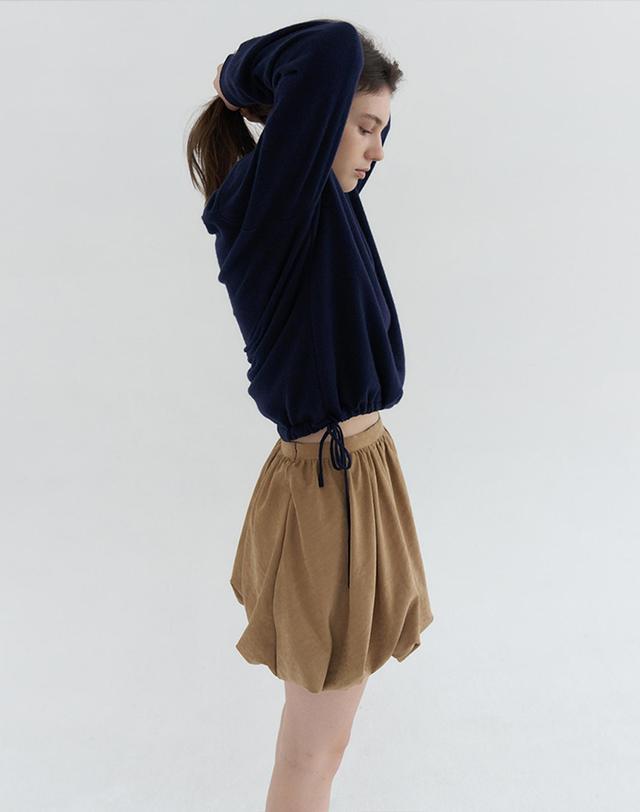 벰버 FAUX SUEDE BALLOON MINI SKIRT_BEIGE 베이지 착용컷