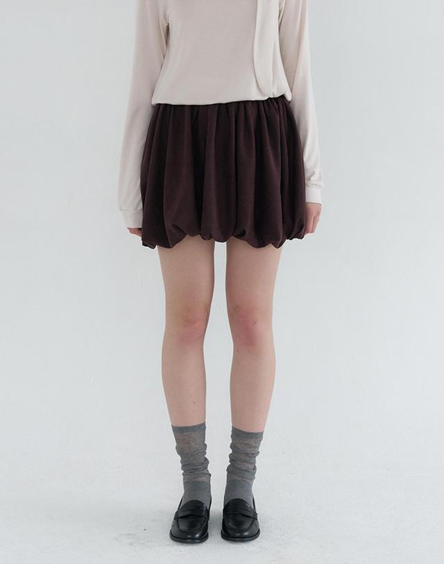 벰버 FAUX SUEDE BALLOON MINI SKIRT_RED BEAN 브라운 착용컷