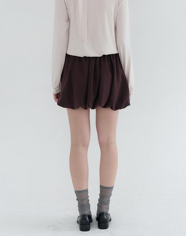 벰버 FAUX SUEDE BALLOON MINI SKIRT_RED BEAN 브라운 착용컷