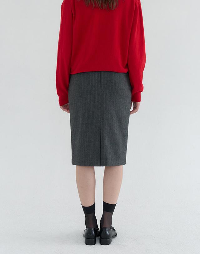 벰버 STRIPE MIDI SKIRT_CHARCOAL 그레이 착용컷