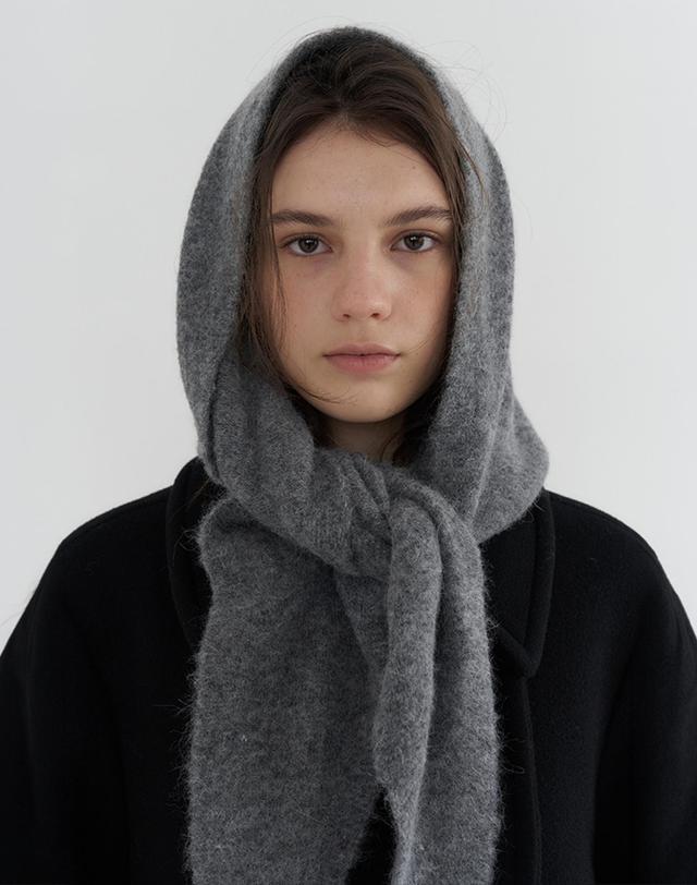 벰버 TRIANGLE ANGORA BLENDED KNIT MUFFLER_GREY 그레이 착용컷