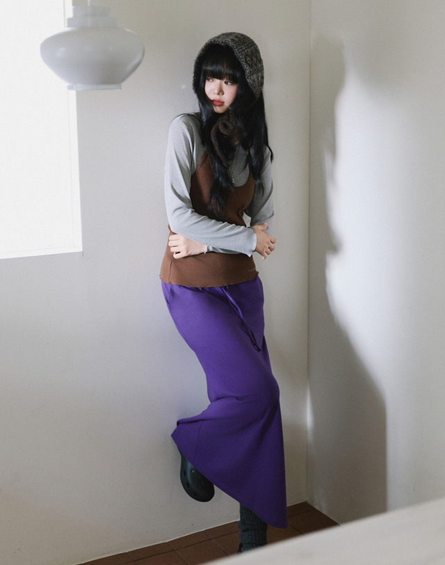 코랄리크 홀터넥 레이어드 티셔츠 라이트그레이 착용컷