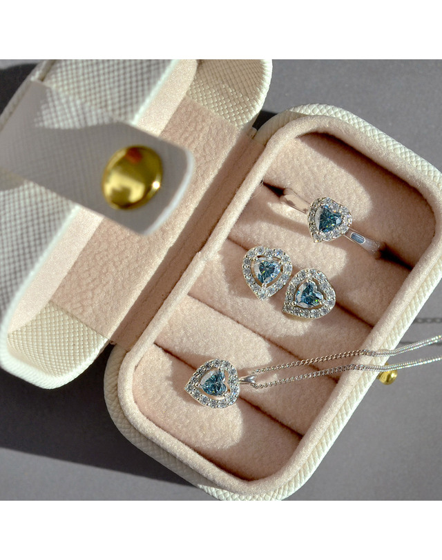 47베이지 925실버 딥블루그린 모이사나이트 하트컷 귀걸이/ Heart Blue Moissanite Earrings 착용컷