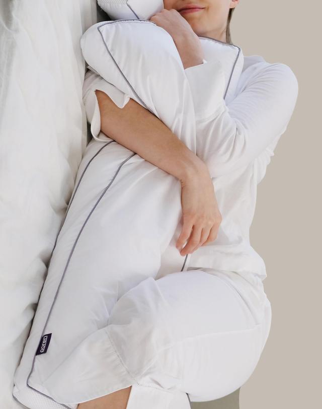 포렌 포렌 오리지널 에코플루피 와이드 경추베개 화이트 착용컷
