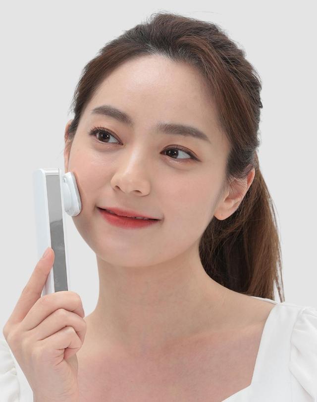 펄케어 펄케어 고주파 이온 얼굴 마사지기 갈바닉 뷰티 디바이스 착용컷