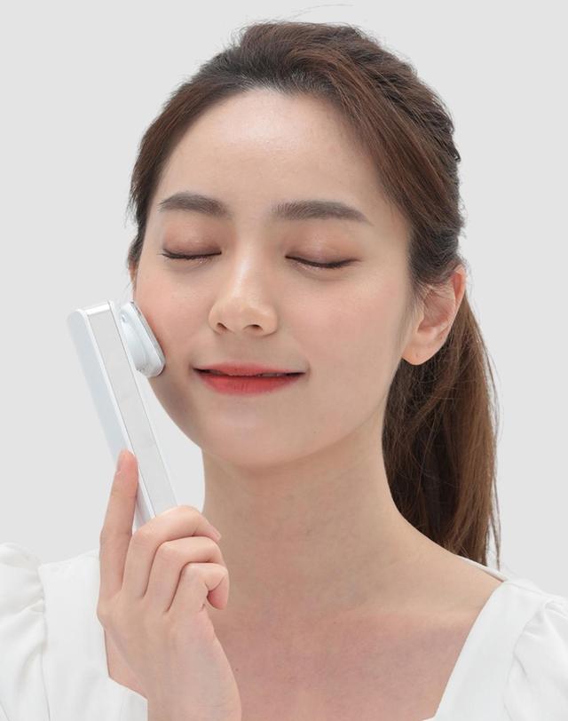 펄케어 펄케어 고주파 이온 얼굴 마사지기 갈바닉 뷰티 디바이스 착용컷
