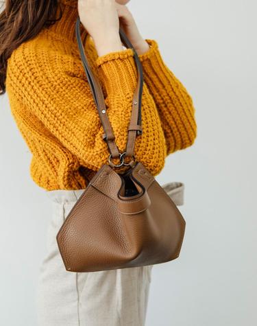 SIGNATURE_Brown