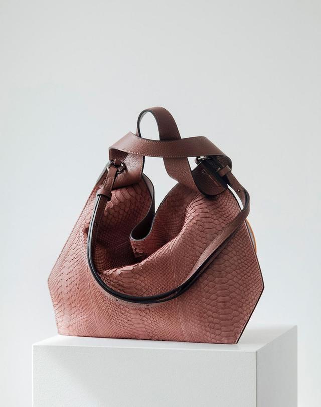 디토 SIGNATURE_Phyton Pink 착용컷