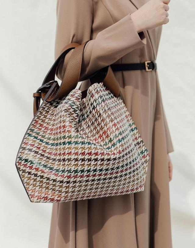 디토 SIGNATURE_Brown Check 착용컷