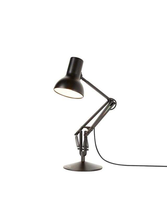 앵글포이즈 [라잇나우/공식수입][빠른발송] Type 75 Mini Desk Lamp - Paul Smith - Edition Five 착용컷