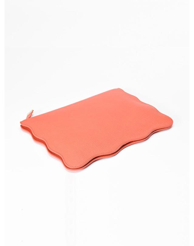 엘더블유엘 RUFFLE CLUTCH (러플 클러치) Coral 코랄 착용컷