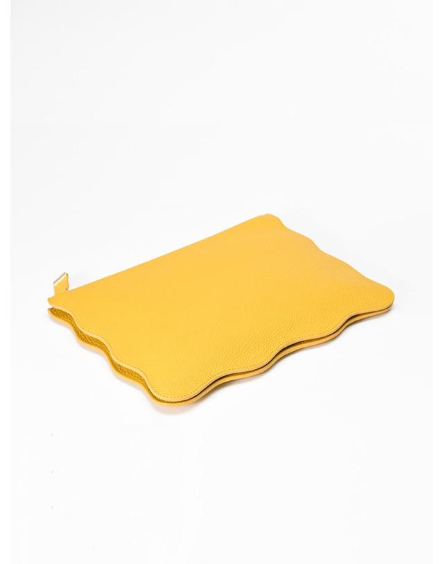 엘더블유엘 RUFFLE CLUTCH (러플 클러치) Yellow 노랑 착용컷