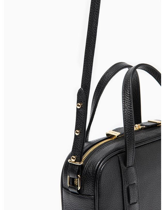 엘더블유엘 MERGE TOTE M (머지 토트 엠) Black 착용컷