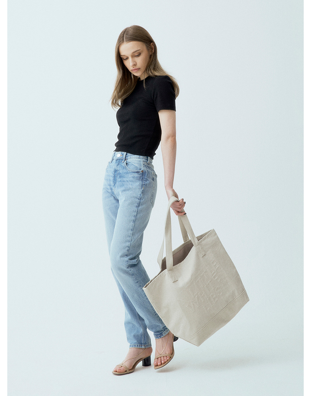 엘더블유엘 CANDY CRUSH DENIM TOTE h BEIGE (캔디크러시 데님 토트 h 베이지) 착용컷