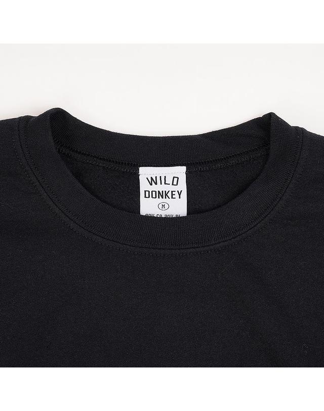 와일드 동키 [와일드 동키] FW25 공용 밀란 맨투맨 FG MILAN BLACK 착용컷