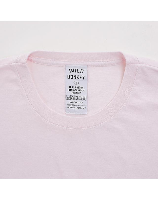 와일드 동키 [와일드 동키] SS26 공용 카프리 티셔츠 T CAPRI LIGHT DYED PINK 착용컷