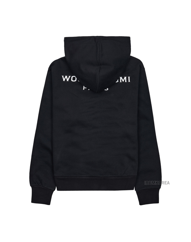 우영미 [WOOYOUNGMI] FW24 남성 백로고 후드 티셔츠 M243TS37 723B 착용컷