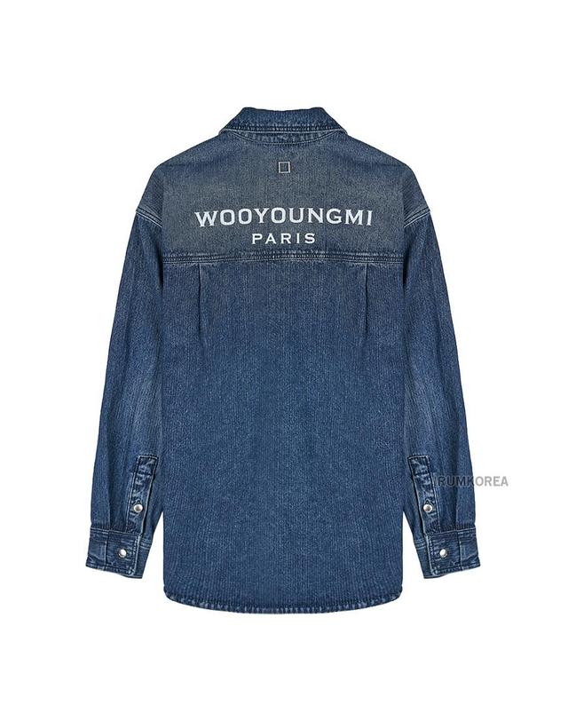 우영미 [WOOYOUNGMI] FW25 남성 데님 백로고 셔츠 W253SH27 988L 착용컷