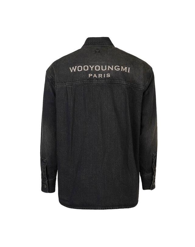 우영미 [WOOYOUNGMI] SS26 남성 블랙 데님 백로고 셔츠 W261SH27 970B 착용컷