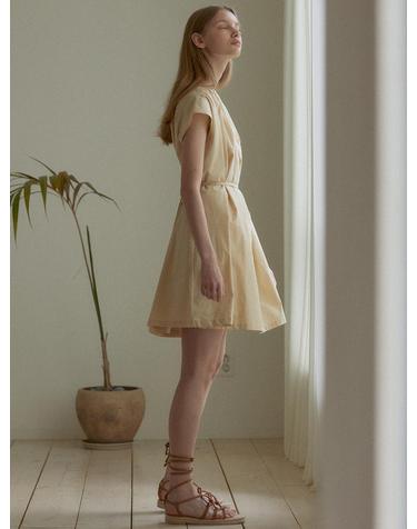 Shirring sleeveless onepiece (beige)